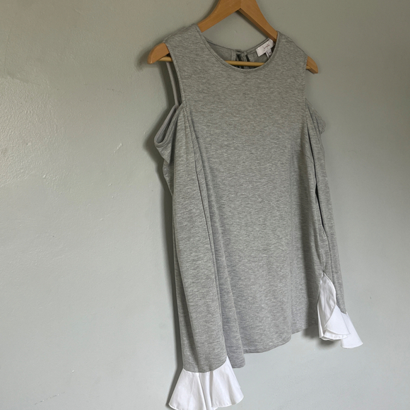 Scripted Cold-Shoulder Women's Top in Gray - Picture 3 of 8